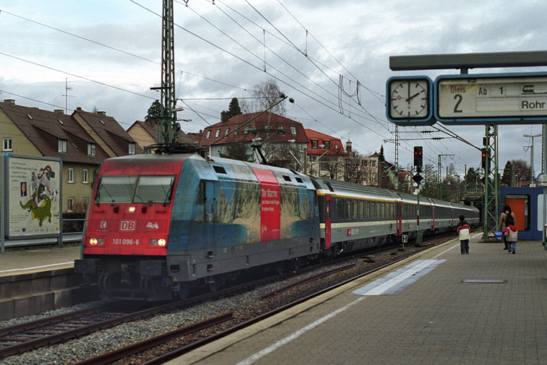 101 096 mit IC 381 bei km 15,6 (Dezember 2003)