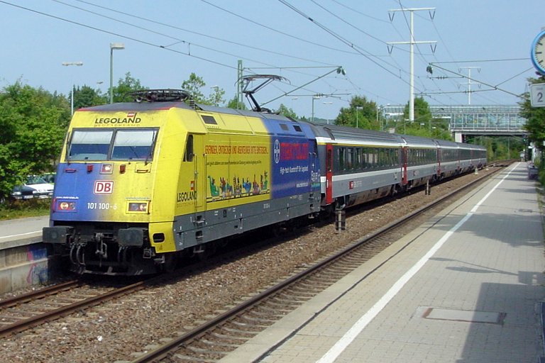 101 100 ... blau und gelb in ausgewogener Verteilung (August 2003)