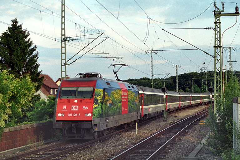 101 109 mit IC 380 bei km 16,8 (Juli 2003)