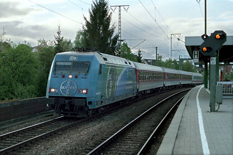 101 096 mit IR 2789 bei km 16,8 (April 2002)