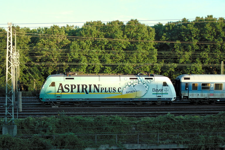 Lok der Baureihe 101 mit IR 2789 bei km 1,2 (September 2000)