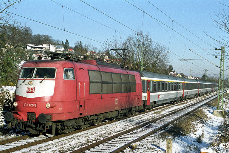 103 126 als "Schneek&ouml;nigin" (Januar 2003)