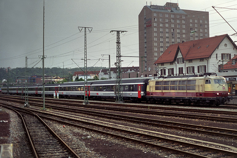 103 167 mit IC 380 bei km 15,6 (Juni 2002)
