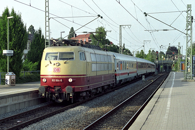 103 184 mit IR 2789 bei km 15,6 (Juni 2002)