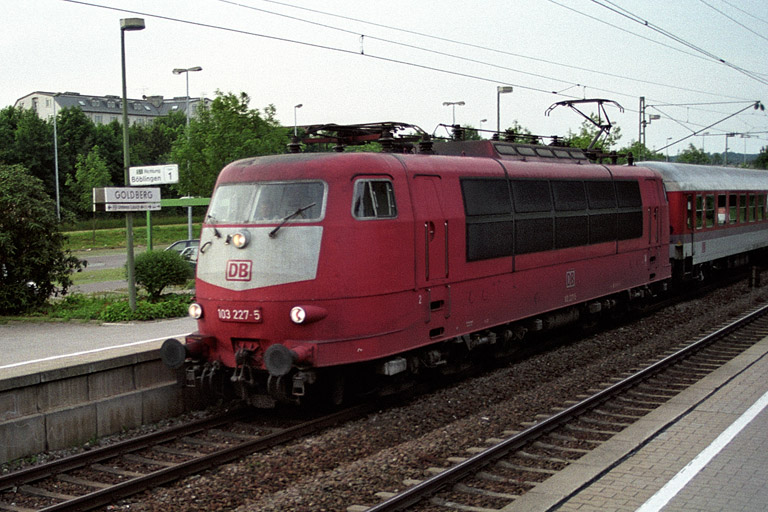 103 227 mit IR 2789 bei km 24,4 (Juni 2001)