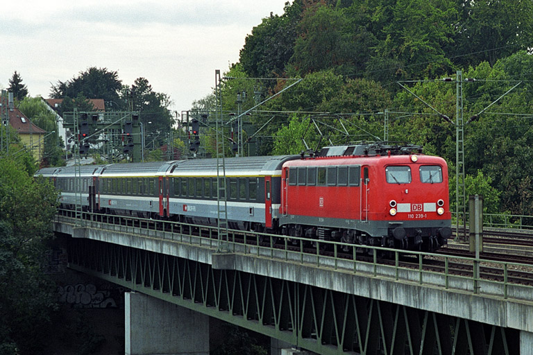 110 239 mit Cisalpino-Ersatzzug (September 2003)