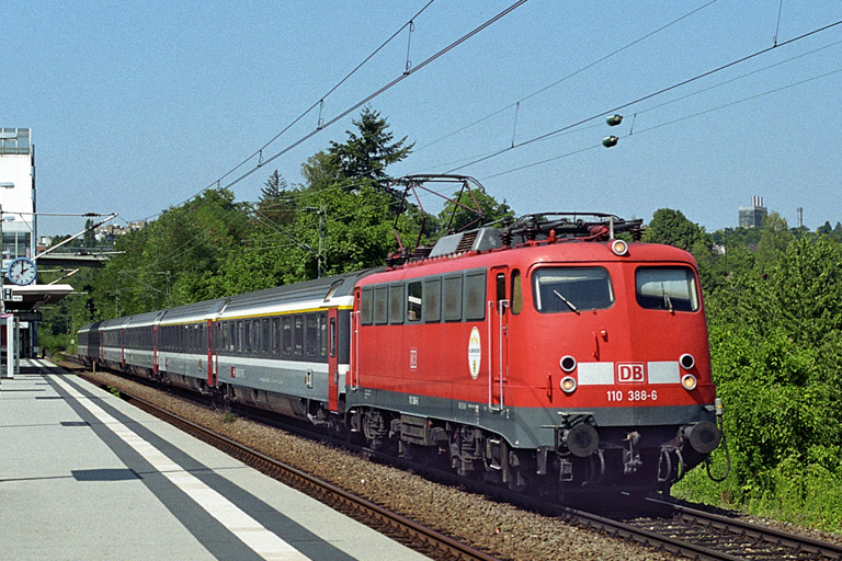 Auf Gegengleisfahrt ... mit 110 388 (August 2003)
