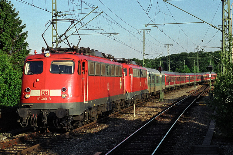 110 400 und 110 503 bei km 16,8 (Juni 2002)