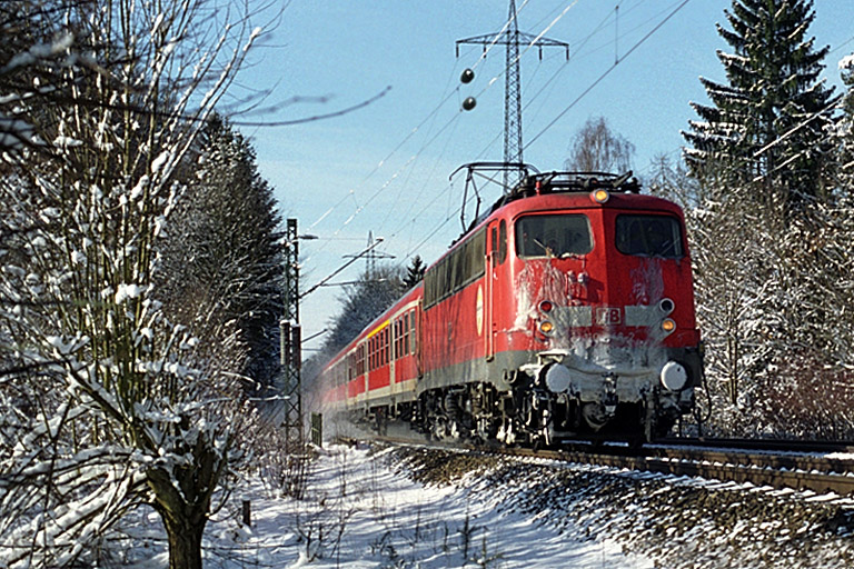 110 446 mit Regionalexpre&szlig; bei km 22,2 (Februar 2003)