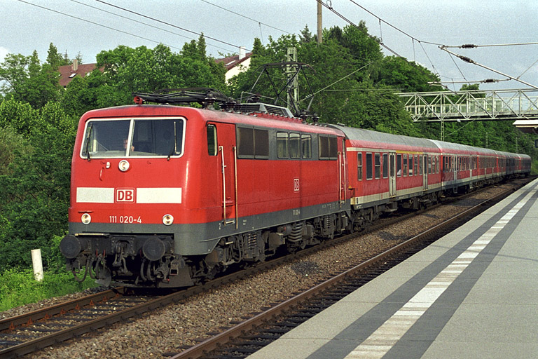 111 020 bei km 14,2 (Juni 2002)
