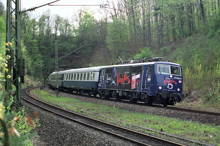 111 030 bei km 17,4 (April 2002)