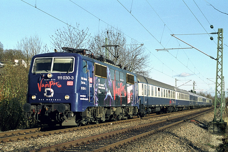 111 030 bei km 12,8 (November 2002)
