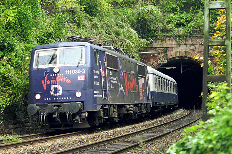 111 030 bei km 9,2 (Oktober 2002)