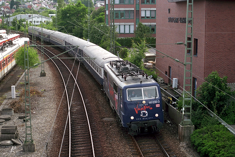 111 030 bei km 16,0 (Oktober 2002)