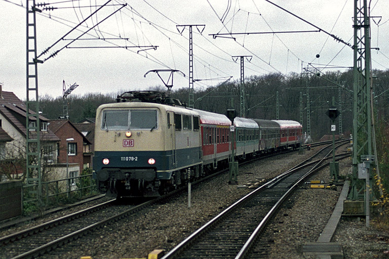 111 078 bei km 16,8 (November 2002)