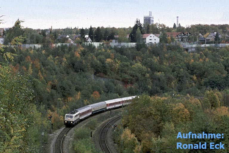 111 084 mit Cisalpino-Ersatzzug (Oktober 1998)