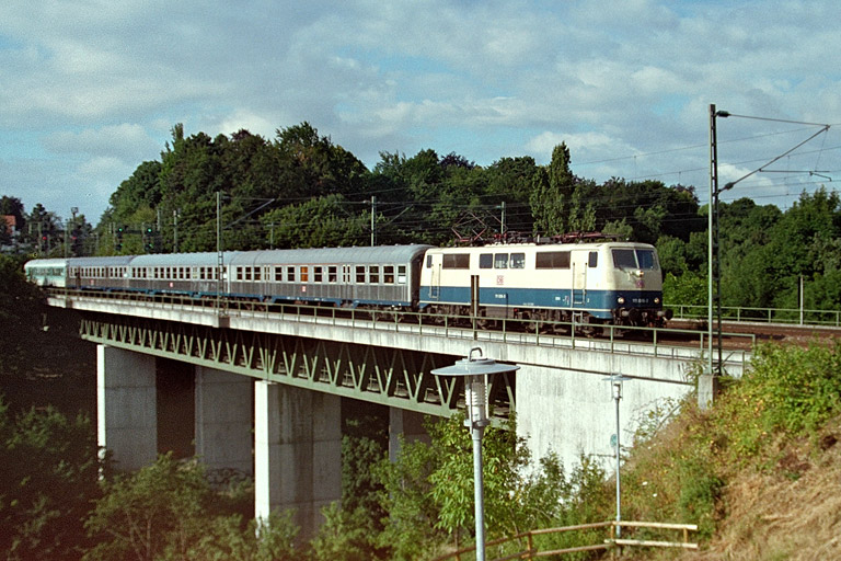 Lok der Baureihe 111 bei km 14,6 (Juni 2000)