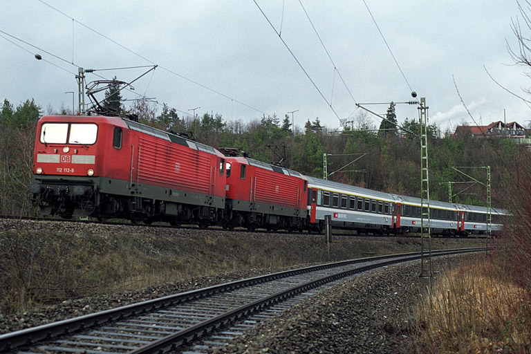 112 112 und 112 177 ... passend zur Witterung ... als echte Doppeltraktion (Januar 2003)