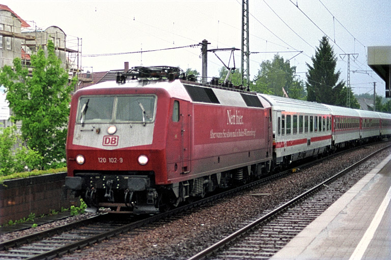 120 102 mit IR 2789 bei km 16,6 (Juni 2001)