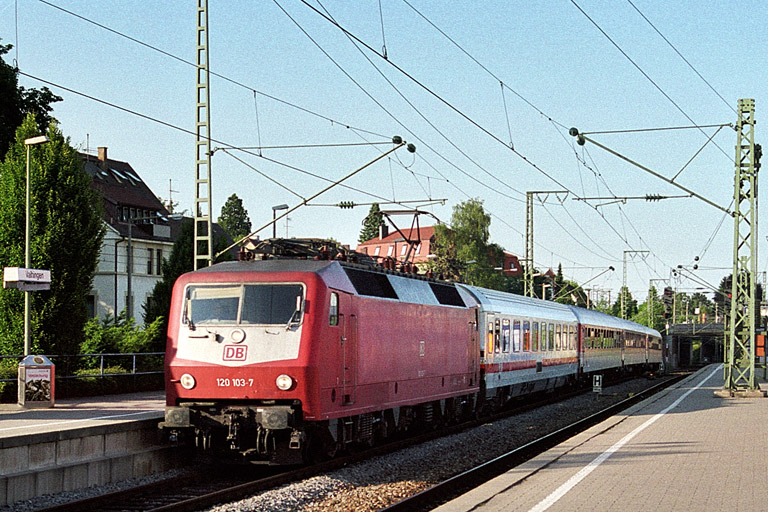 120 103 mit IR 2789 bei km 15,6 (Juni 2001)