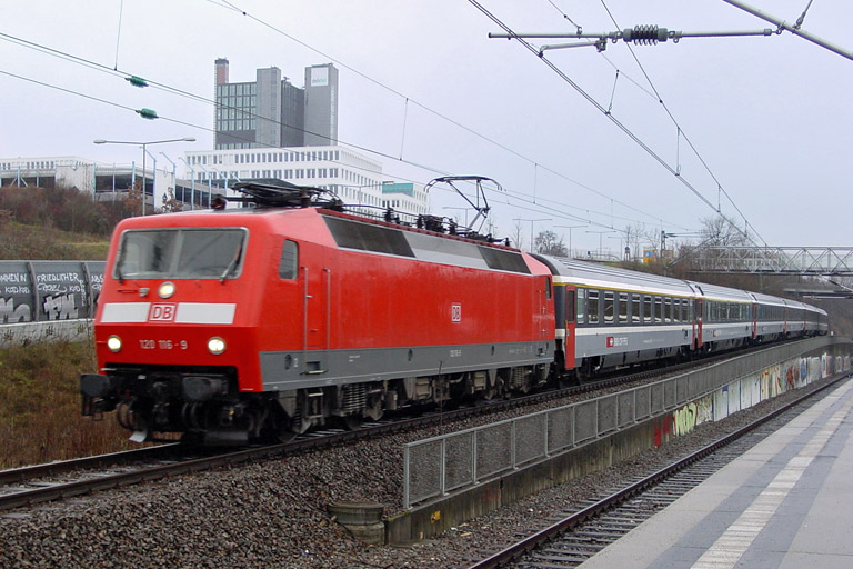 120 116 mit IC 381 bei km 14,2 (November 2003)