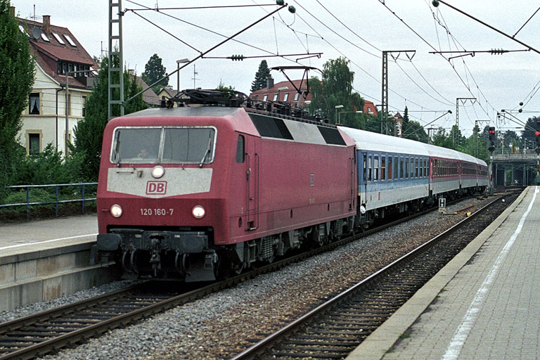 120 160 mit IR 2789 bei km 15,6 (Juli 2002)