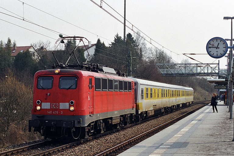 140 476 mit Messzug (Baureihe 719) bei km 14,2 (M&auml;rz 2003)