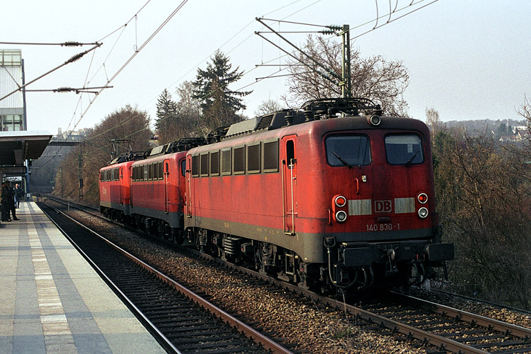 140 830, 140 798 und 150 157 bei km 14,2 (M&auml;rz 2003)