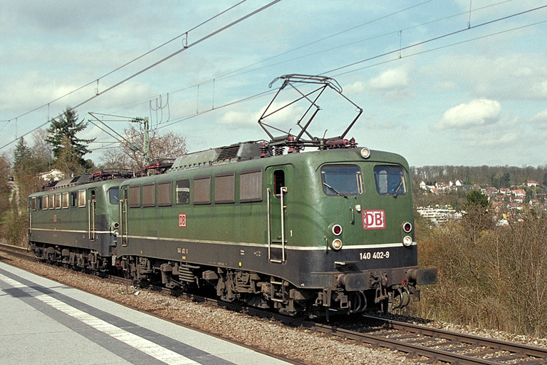140 402 und 150 162 bei km 14,0 (M&auml;rz 2001)