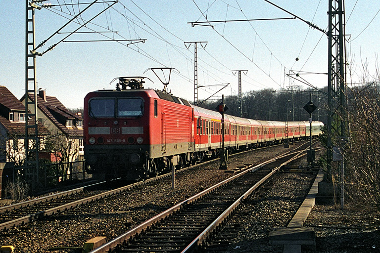143 655 mit RE 19612 bei km 16,8 (Februar 2002)
