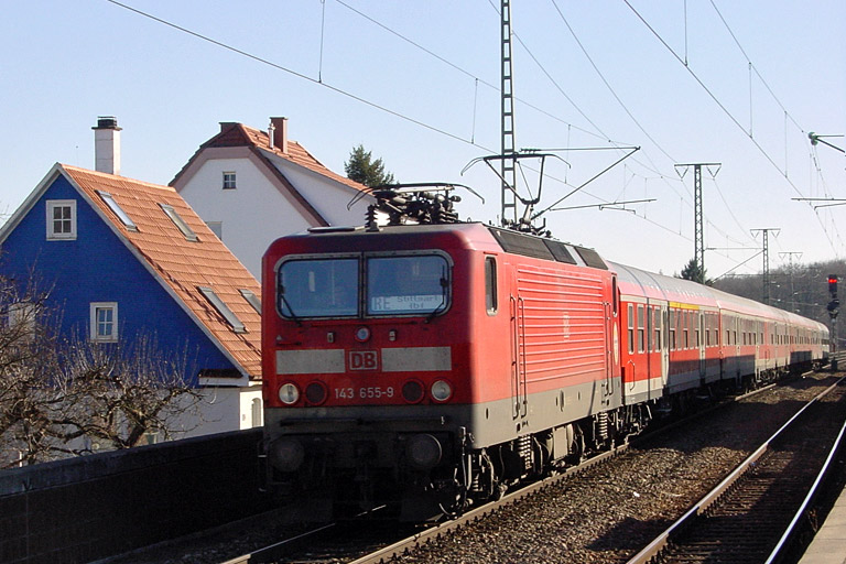143 655 mit RE 19612 bei km 16,6 (Februar 2002)