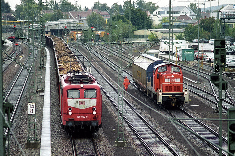 150 052 und 294 081 bei km 15,8 (September 2002)