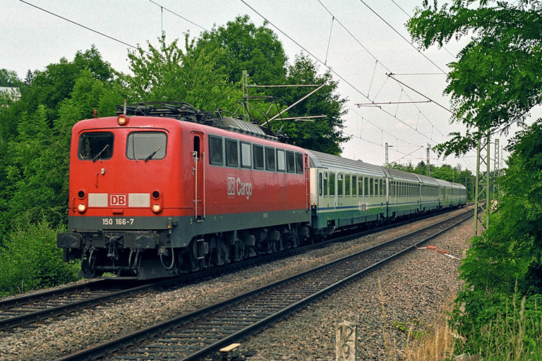 150 166 mit Cisalpino-Ersatzzug bei km 12,8 (Juni 2003)