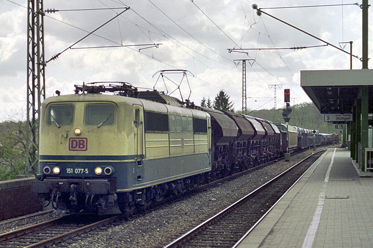 151 077 bei km 16,8 (April 2002)