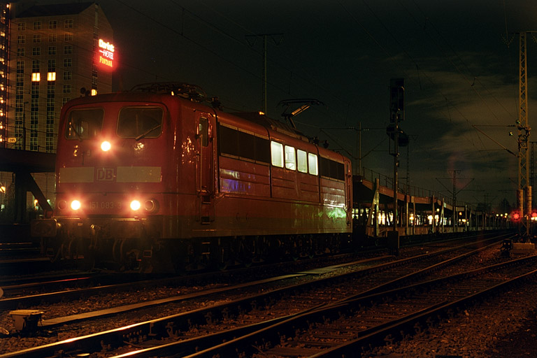 151 083 bei km 15,8 (Dezember 2002)