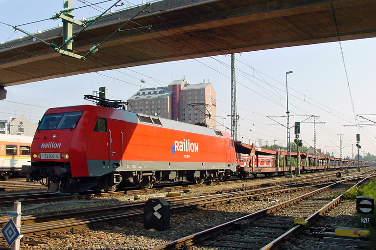 152 096 bei km 15,8 (August 2003)