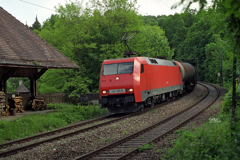 152 107 bei km 11,2 (Mai 2003)