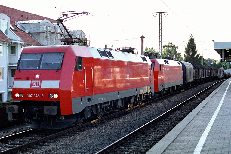 152 145 und 152 082 bei km 16,8 (Juni 2001)