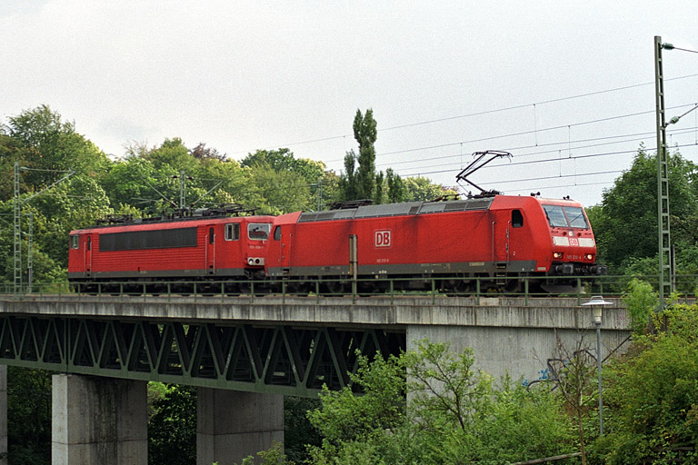 185 010 und 155 096 bei km 14,6 (August 2004)