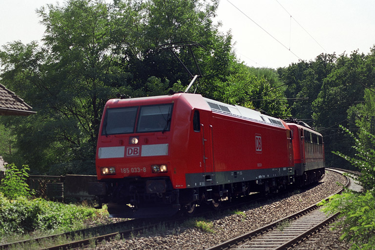 185 033 und 150 086 bei km 11,2 (August 2003)