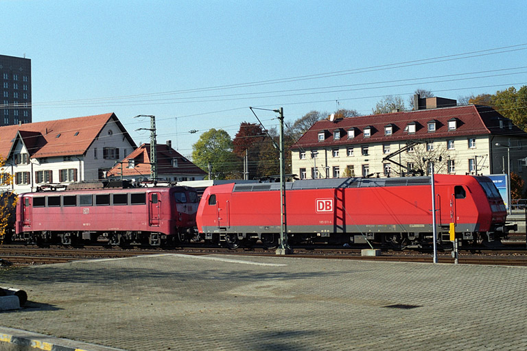 185 011 und 140 787 bei km 15,6 (November 2003)