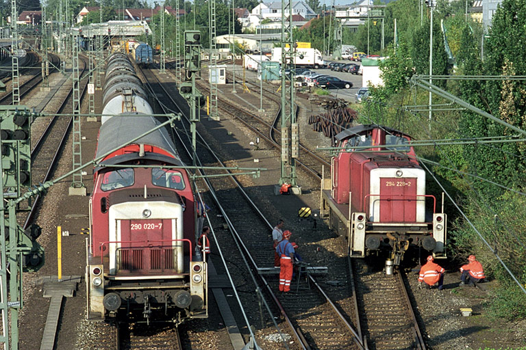 290 020 und 294 228 bei km 15,8 (August 2002)