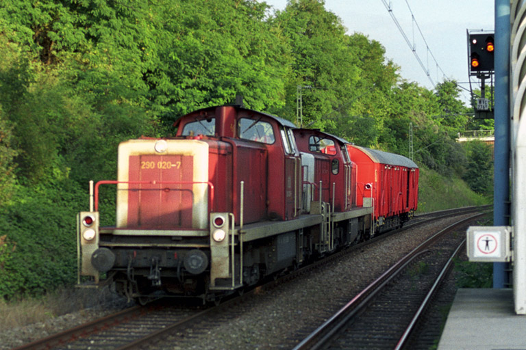 290 020 und 294 228 bei km 14,2 (August 2002)