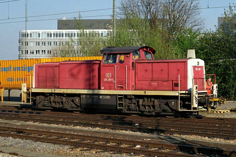 294 281 bei km 15,6 (April 2002)