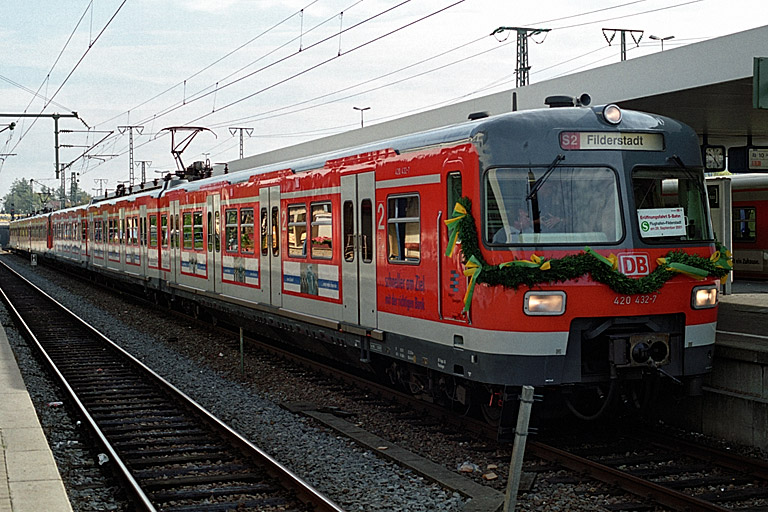 S-Bahnzug Baureihe 420 bei km 15,8 (September 2001)