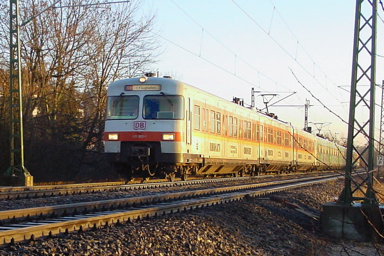 Baureihe 420 bei km 12,8 (Januar 2001)