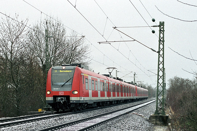 Baureihe 423 bei km 12,8 (Februar 2003)