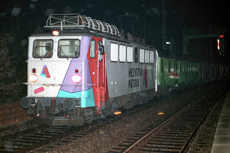 Ae 477 (ex-DR 142 150) bei km 16,6 (M&auml;rz 2002)