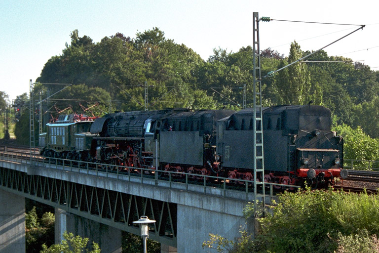 E94 279 und 01 509 bei km 14,6 (Juli 2000)