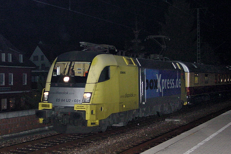 ES 64 U2-031 mit Speisewagen-Sonderzug bei km 16,6 (November 2003)